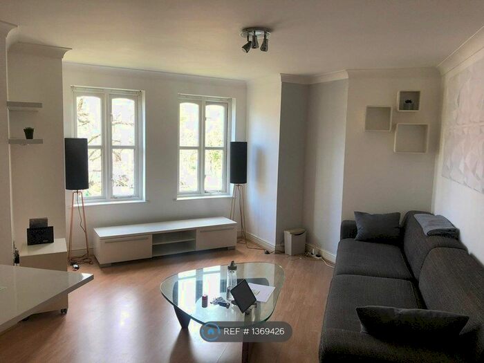 2 Bedroom Flat To Rent In Hadfield Close, Manchester, M14