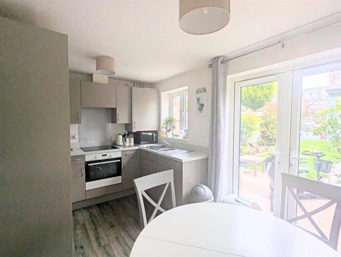 2 Bedroom Semi-Detached House For Sale In Edwards Drive, Fair Oak, SO50