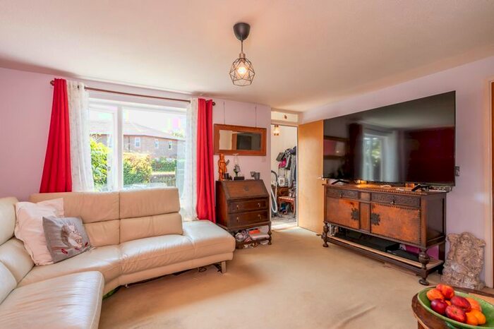 3 Bedroom Terraced House For Sale In Winterbourne Road, Chichester, PO19