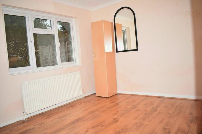 1 Bedroom Ground Flat To Rent In Mayfair Avenue, Ilford, IG1