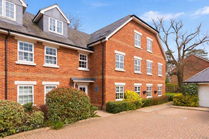 2 Bedroom Apartment For Sale In Walter Slade Court, Napsbury Park, St. Albans, AL2