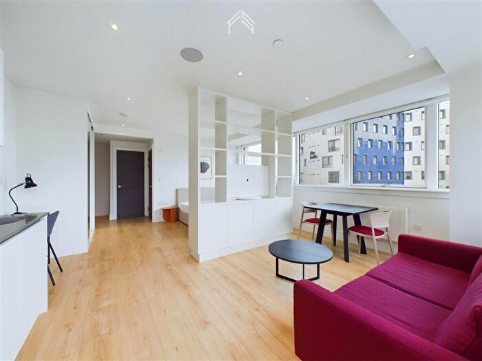 Flat To Rent In Olympic Way, London, HA9