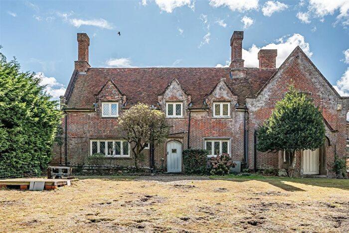 3 Bedroom Semi-Detached House For Sale In Ringwood Road, Avon, BH23