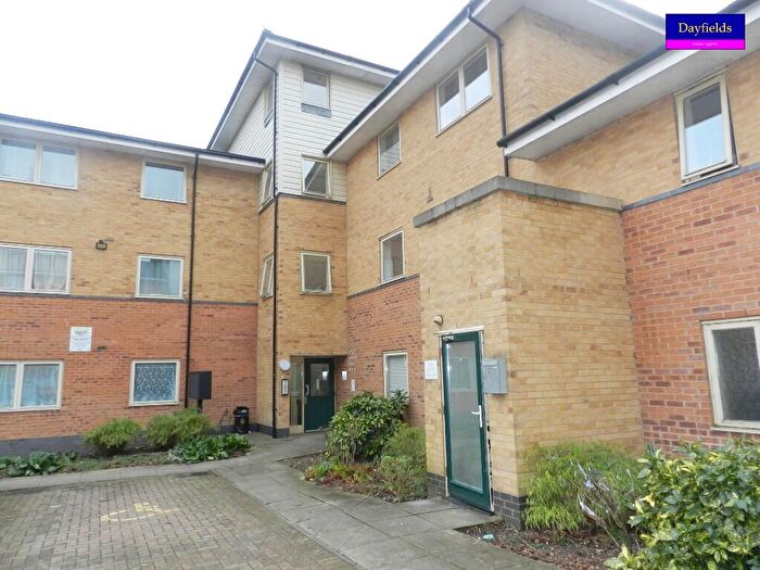 2 Bedroom Flat For Sale In Melling Drive, Enfield, Greater London, EN1