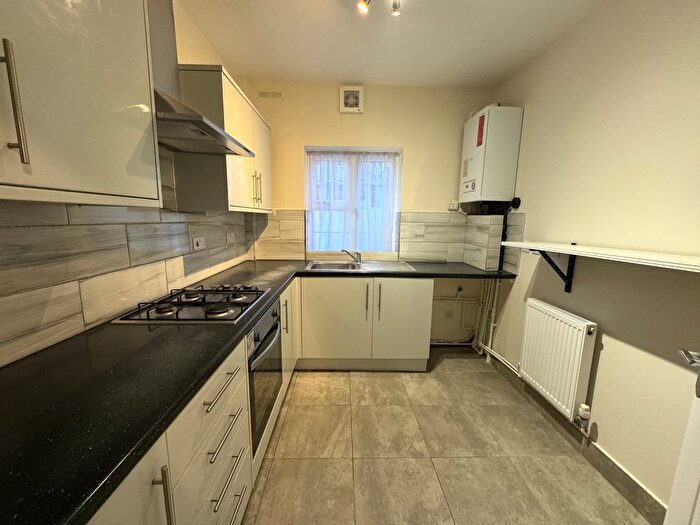 2 Bedroom Flat To Rent In Watford Way, London, NW7