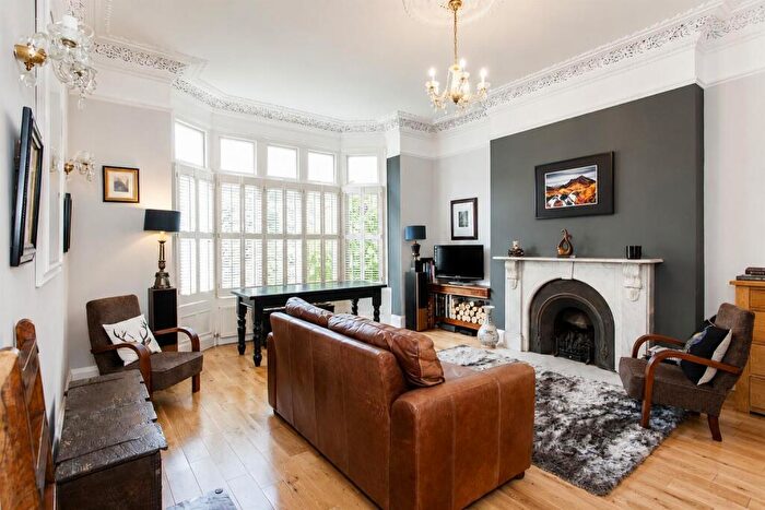 2 Bedroom Flat For Sale In Acol Road, South Hampstead, NW6