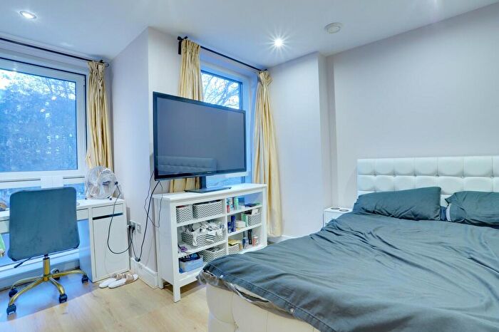 2 Bedroom Apartment To Rent In Wharfside Point South, London, E14