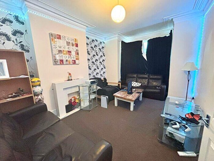 5 Bedroom Property To Rent In Beechwood View, Burley, Leeds, LS4