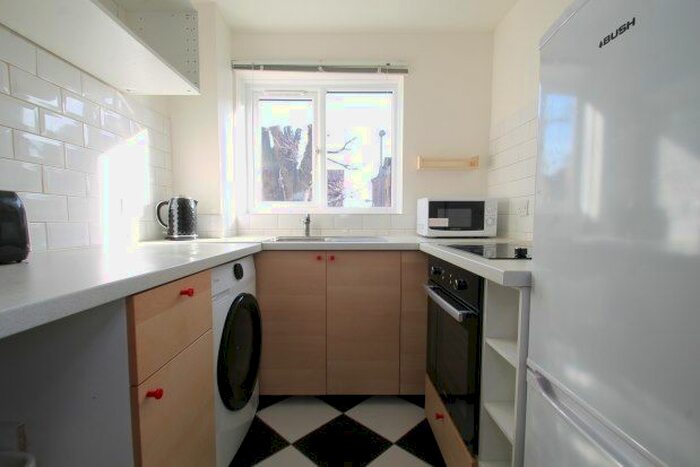 Studio To Rent In Mornington Road, London, SE8