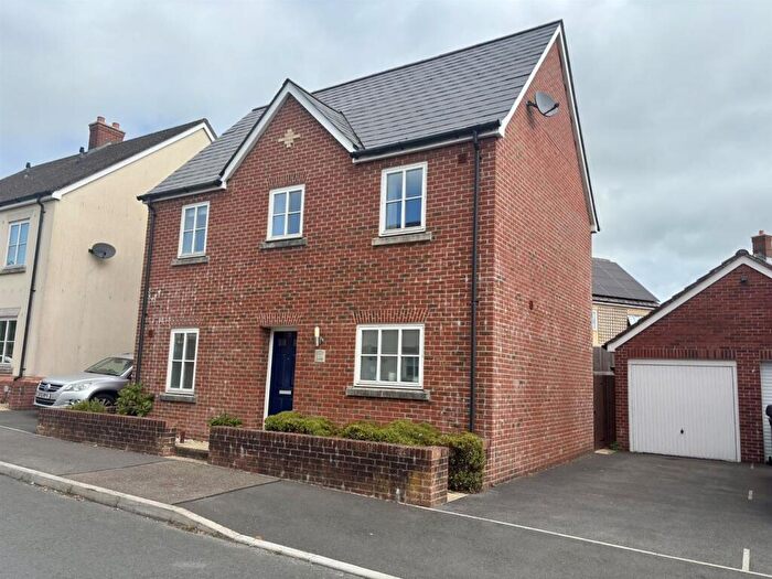 3 Bedroom Detached House For Sale In Allen Road, Shaftesbury, SP7
