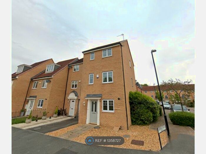 4 Bedroom Semi-Detached House To Rent In Hill Rise, Washington, NE38