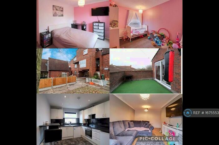 2 Bedroom Flat To Rent In Helmores, Basildon, SS15