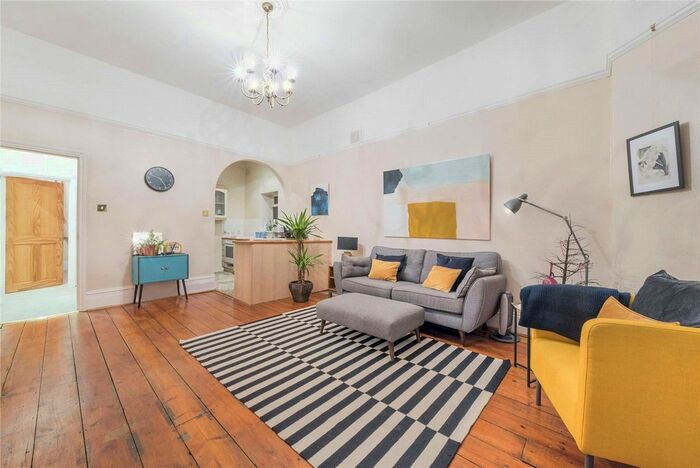 1 Bedroom Flat To Rent In Sheen Road, Richmond, Surrey TW10