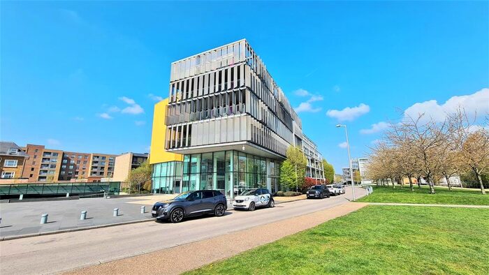 2 Bedroom Flat To Rent In Amazon Apartments, Hornsey, N8