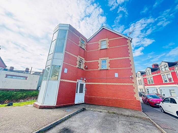 2 Bedroom Property To Rent In The Triangle, Barry, CF62