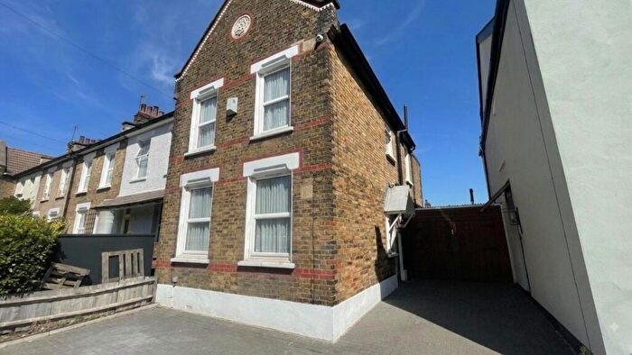3 Bedroom End Of Terrace House To Rent In Tilson Road, N17