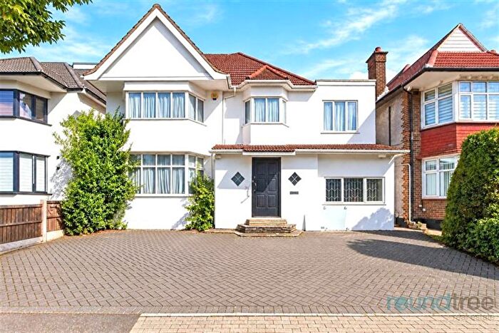 5 Bedroom Detached House For Sale In Cheyne Walk, Hendon, NW4