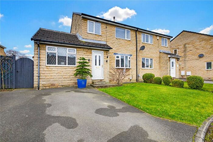 3 Bedroom Semi Detached House For Sale In Chaffinch Walk, Netherton, Huddersfield, HD4