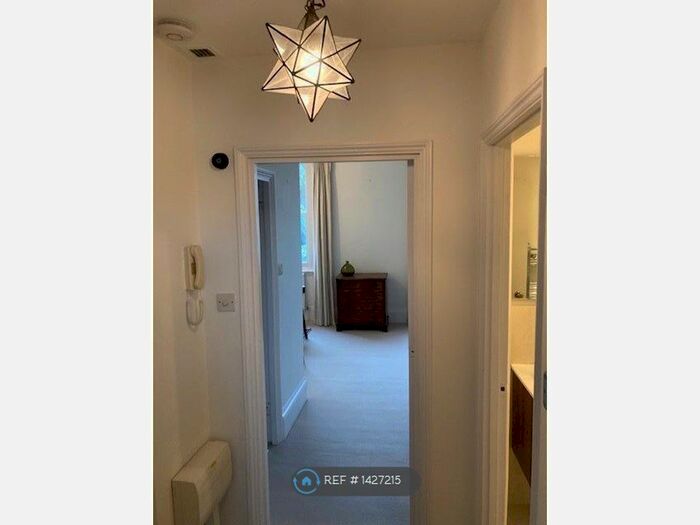 1 Bedroom Flat To Rent In Lansdowne Crescent, London, W11