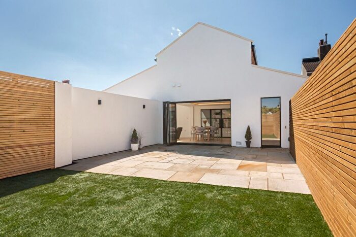 4 Bedroom Detached House For Sale In The Farriers, Hythe Road, Brighton, BN1