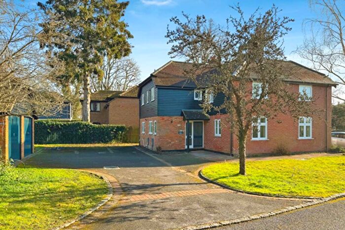 3 Bedroom Maisonette To Rent In Liddell Close, Wokingham, RG40