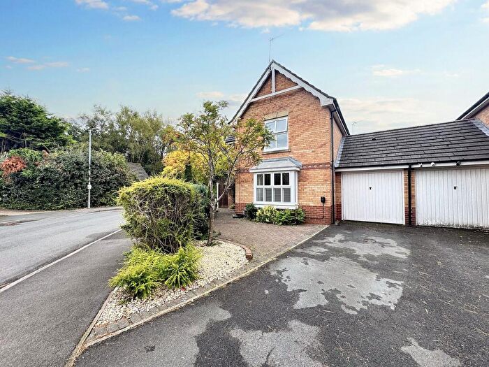 3 Bedroom Link Detached House For Sale In Amberhill Way, Worsley, M28