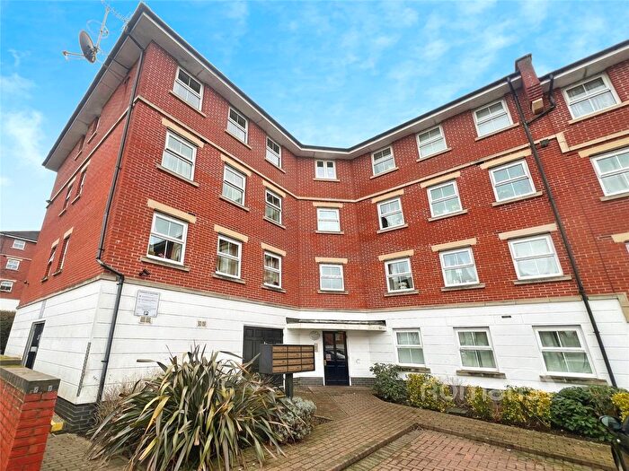 2 Bedroom Flat For Sale In Bell Chase, Aldershot, Hampshire, GU11