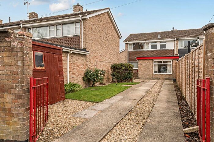 3 Bedroom End Of Terrace House For Sale In Moorland Road, Witney, OX28