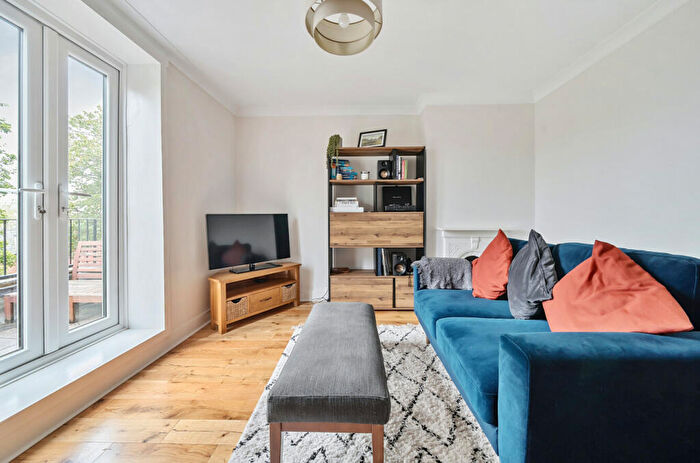 3 Bedroom Terraced House For Sale In Clifton Road, Winchester, Hampshire, SO22
