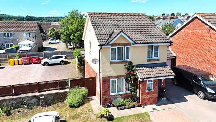 3 Bedroom Link Detached House For Sale In The Spires, Lydney, GL15
