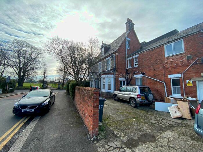 5 Bedroom End Of Terrace House To Rent In London Road, Reading, RG1