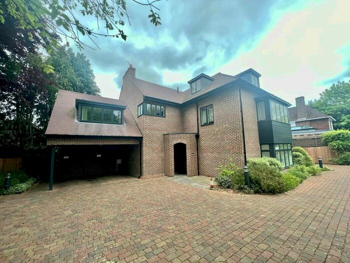 2 Bedroom Flat To Rent In Hills Road, Cambridge, CB2