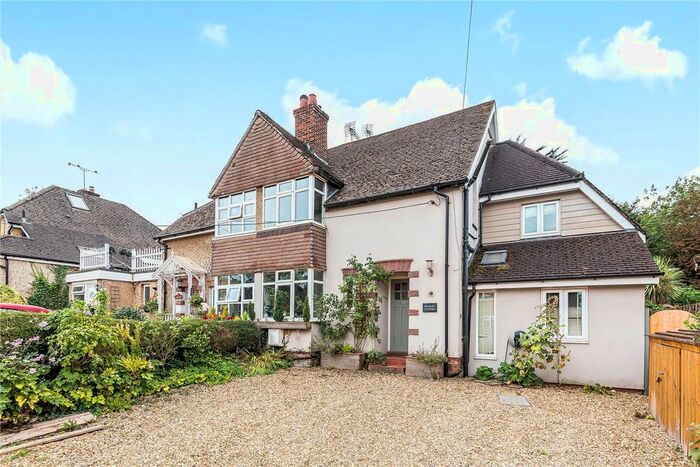 4 Bedroom Semi-Detached House To Rent In Manor Road, Twyford, Winchester, SO21