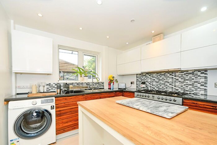 3 Bedroom End Terrace House For Sale In Dulverton Avenue, Swindon, SN3