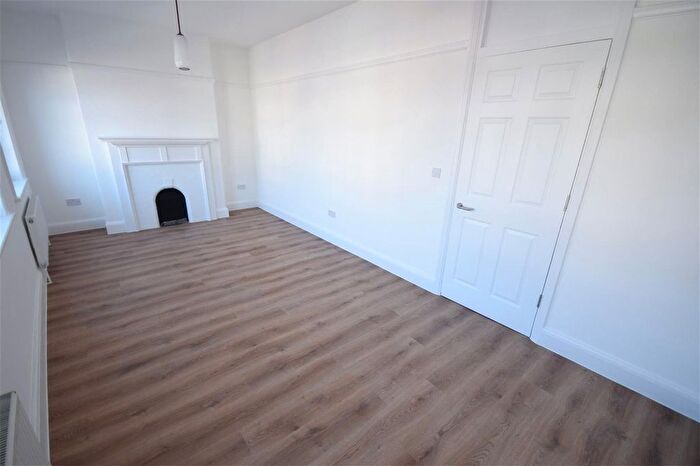 5 Bedroom Flat To Rent In King Street, Twickenham, TW1