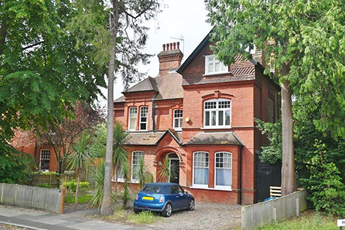3 Bedroom Flat For Sale In Strawberry Hill Road, Strawberry Hill, TW1