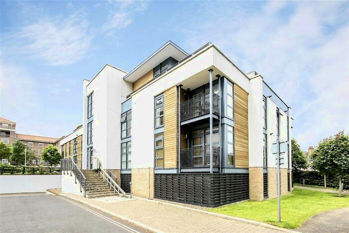 2 Bedroom Flat To Rent In Whitelands Crescent, London, SW18