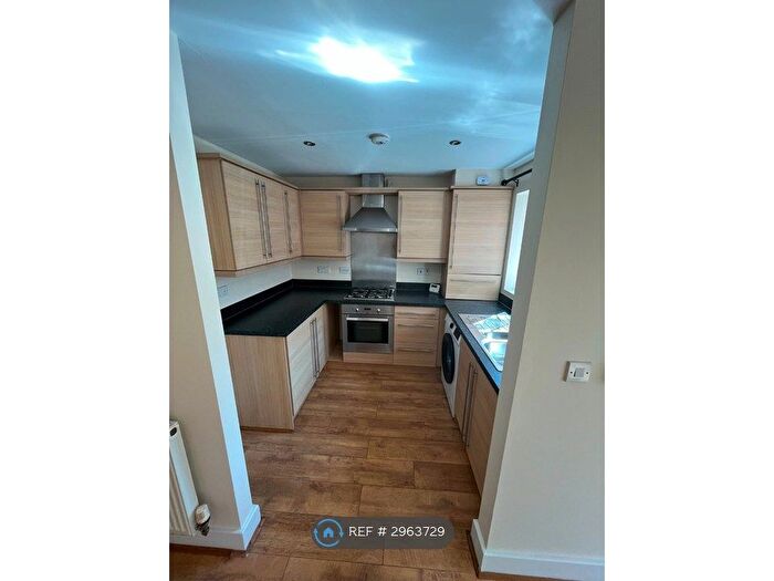 2 Bedroom Flat To Rent In Farnworth, Bolton, BL4