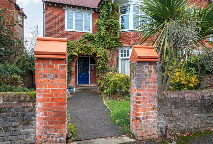 1 Bedroom Apartment For Sale In Smoke Lane, Reigate, Surrey, RH2