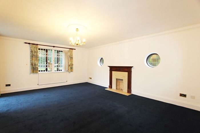 2 Bedroom Flat For Sale In Raleigh Close, London, NW4
