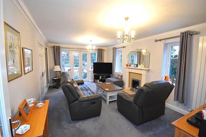 5 Bedroom Detached House For Sale In Sandpiper Close, Macclesfield, SK10