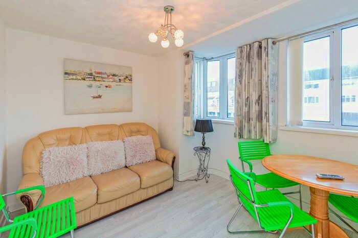 2 Bedroom Apartment To Rent In Clifton Drive, Blackpool, Lancashire, FY4