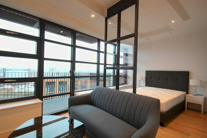 Studio To Rent In Defoe House, London City Island, London, E14