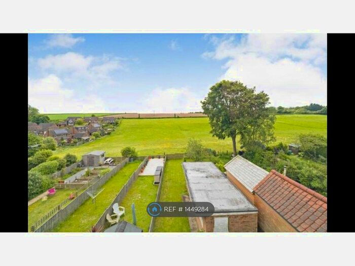 2 Bedroom End Of Terrace House To Rent In Old Village Road, Little Weighton, HU20