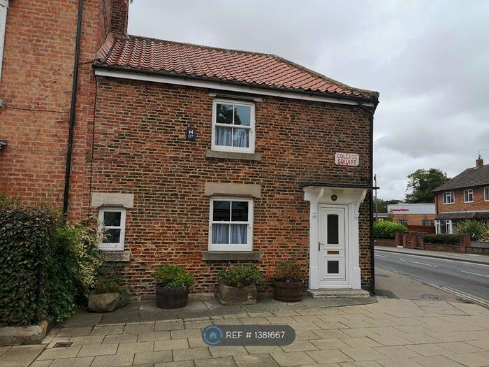 2 Bedroom End Of Terrace House To Rent In College Square, Stokesley, Middlesbrough, TS9
