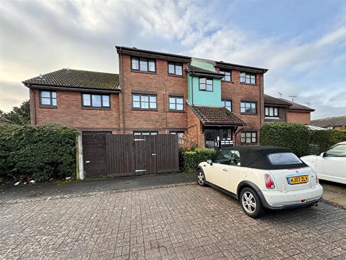 2 Bedroom Flat To Rent In Taverner Close, Baiter Park, Poole, BH15