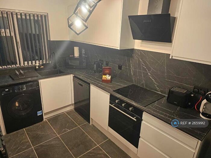2 Bedroom Flat To Rent In Drummond Street, London, NW1