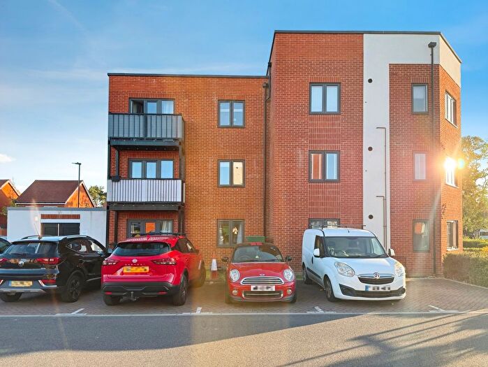 1 Bedroom Flat For Sale In Cyprus Road, Deepcut, Camberley, Surrey, GU16