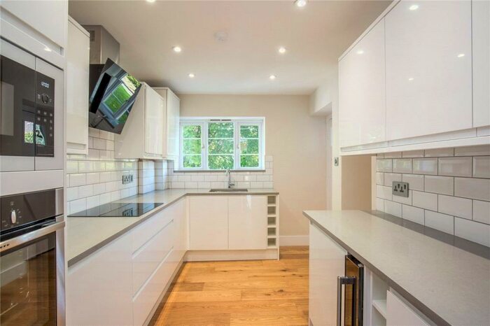 2 Bedroom Apartment To Rent In Whittington Court, Aylmer Road, London, N2