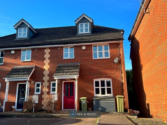 4 Bedroom Semi-Detached House To Rent In Walden Croft, Simpson, Milton Keynes, MK6